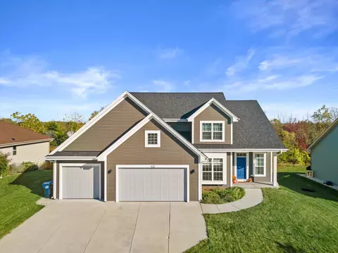 425 Chapel Hl, Johnson Creek, WI 53038