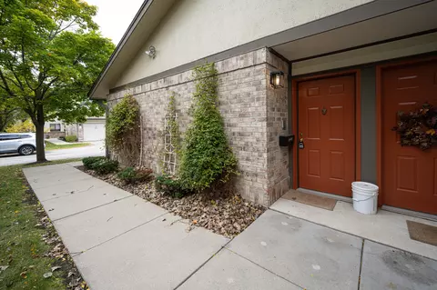 500 W Bender #27, Glendale, WI 53217