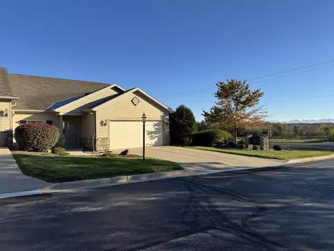 102 Walnut Rdg #20, Union Grove, WI 53182
