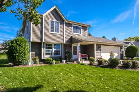 1621 Fox Riv, Waukesha, WI 53189
