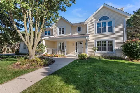 1431 Crystal Lk, Oconomowoc, WI 53066
