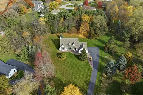 789 N Forest Rdg, Summit, WI 53066