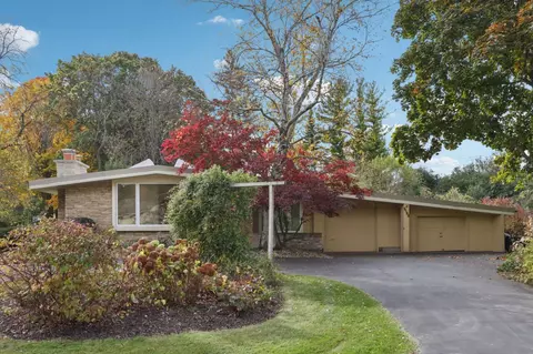 5105 W Arrowwood, Mequon, WI 53092