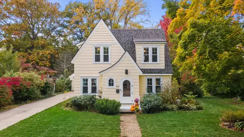 569 Greenland, Oconomowoc, WI 53066
