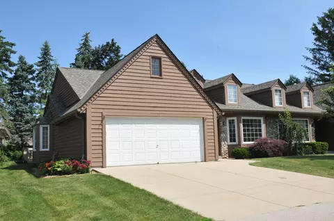3817 S Oakbrook, Greenfield, WI 53228