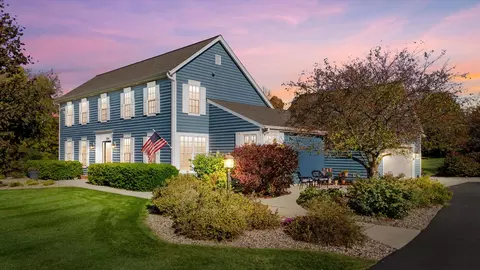 1694 Wolf Run, Richfield, WI 53076