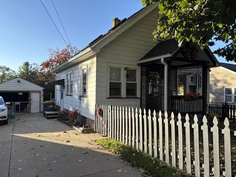 1462 Cleveland, Waukesha, WI 53186