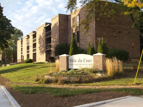 9002 W Lisbon #208, Milwaukee, WI 53222
