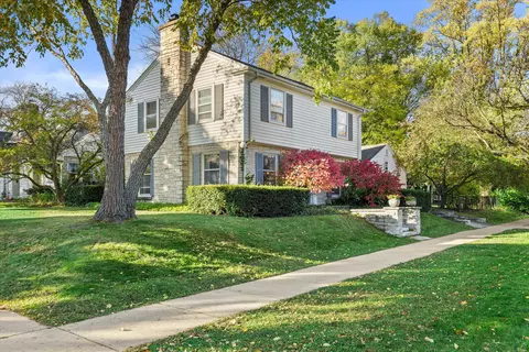 9515 Ridge, Wauwatosa, WI 53226
