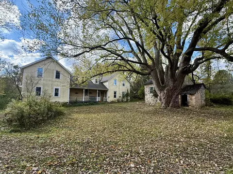 8878 Orchard Vly, Farmington, WI 53090