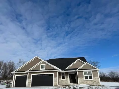 922 Medina, Mukwonago, WI 53149