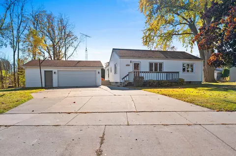 4207 Menasha, Manitowoc, WI 54220