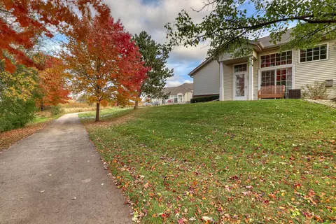 2408 Fox Riv #B, Waukesha, WI 53189