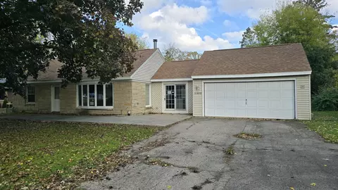 2902 S 124th, West Allis, WI 53227