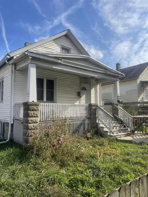 1129 W Burnham, Milwaukee, WI 53204