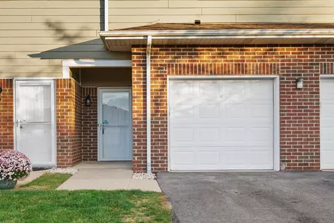 6746 100th #G, Pleasant Prairie, WI 53158