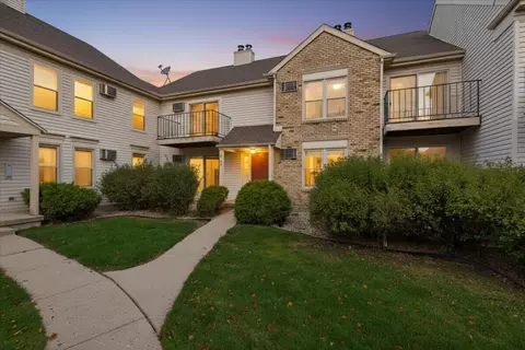 6742 Park Rdg #D, Madison, WI 53719
