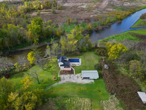 w2951 Monroe Road, Oconomowoc, WI 53066