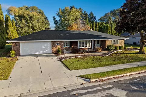 716 Huron, Oostburg, WI 53070