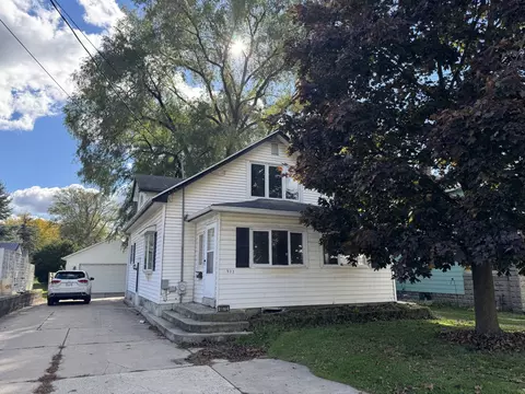 937 E Moreland, Waukesha, WI 53186