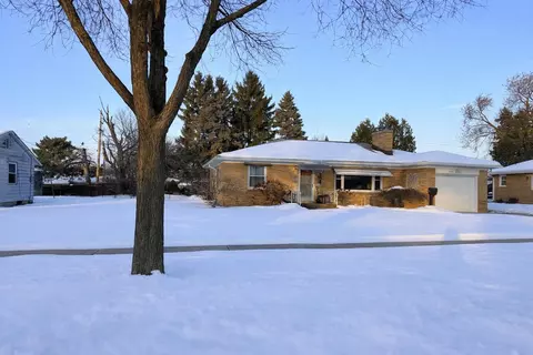 934 Illinois, Racine, WI 53405