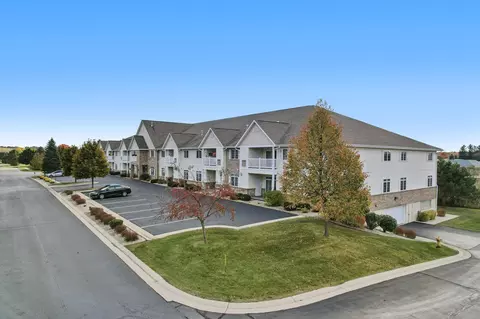 1275 Shadowood #110, West Bend, WI 53095