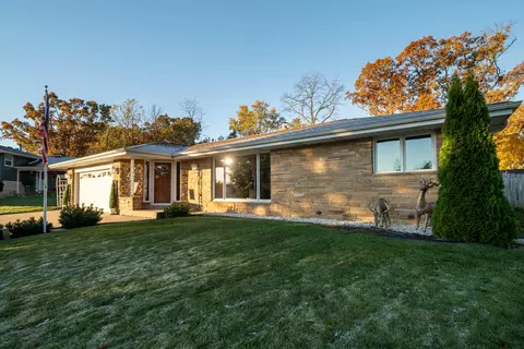 3725 W Abbott, Greenfield, WI 53221