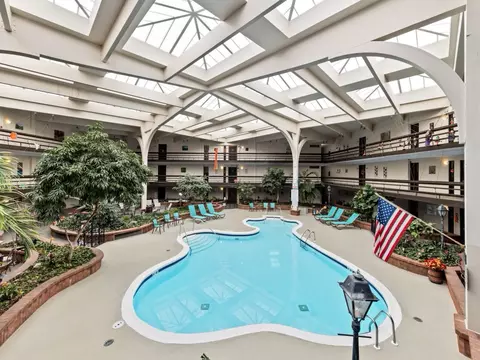 5200 S Tuckaway #249C, Greenfield, WI 53221