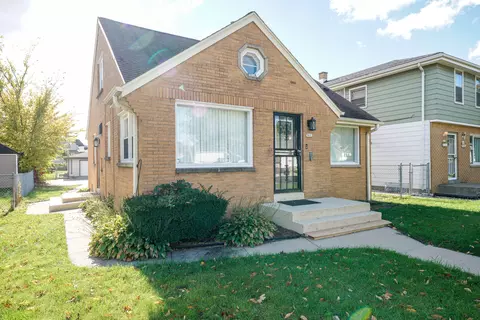 5613 W Congress, Milwaukee, WI 53218