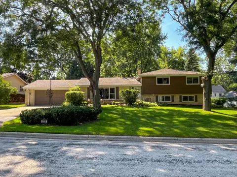 1239 N 122nd, Wauwatosa, WI 53226