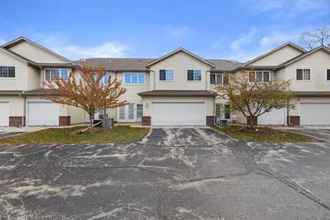 2426 Fox Riv #H, Waukesha, WI 53189