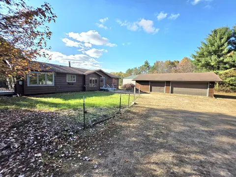 2536 4th, New Chester, WI 53936