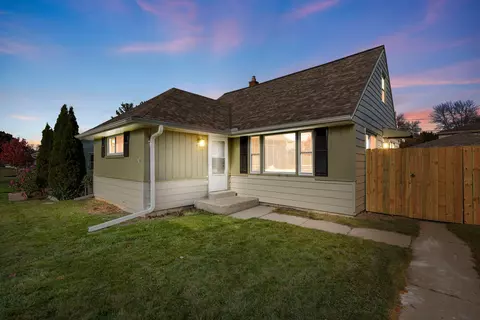 2028 W Whitaker, Milwaukee, WI 53221