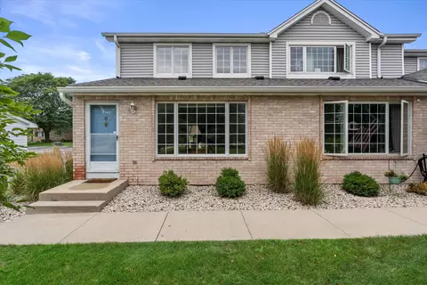 10380 W Whitnall Edge #H, Franklin, WI 53132