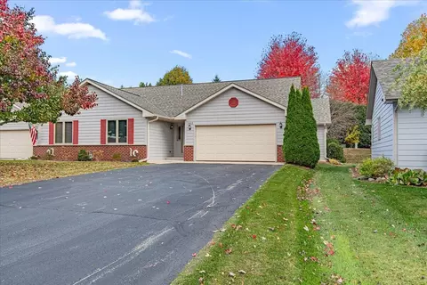 1403 Carriage, West Bend, WI 53095