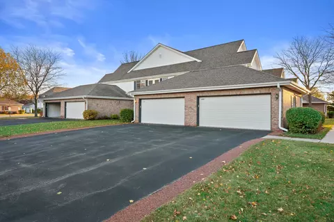 4779 S Forest Pt, New Berlin, WI 53151