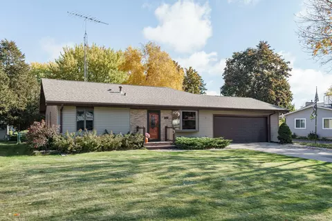 1117 W W Cir, Beaver Dam, WI 53916