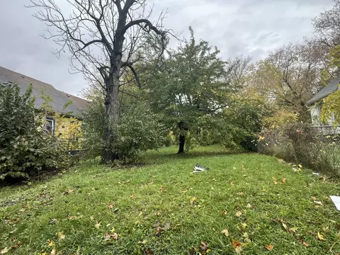 2725 N Richards, Milwaukee, WI 53212