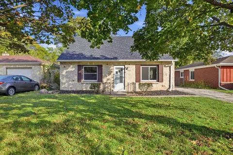 5506 N 26th, Glendale, WI 53209