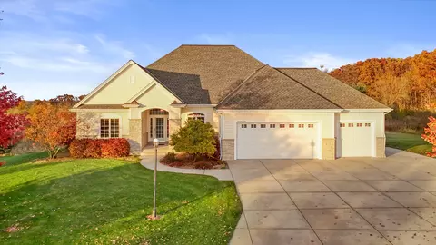 n49w18370 Green Mdw, Menomonee Falls, WI 53051