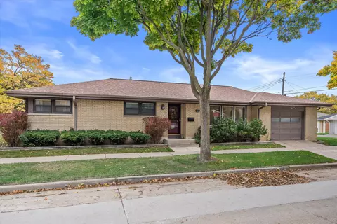 8226 W Fiebrantz, Milwaukee, WI 53222