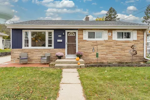 1509 Aldoro, Waukesha, WI 53188
