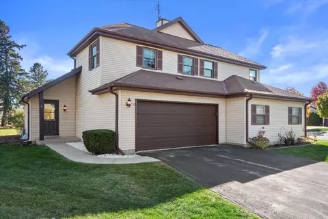 8196 S Forest Hls, Franklin, WI 53132