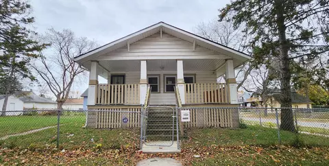 3733 W Fairmount, Milwaukee, WI 53209