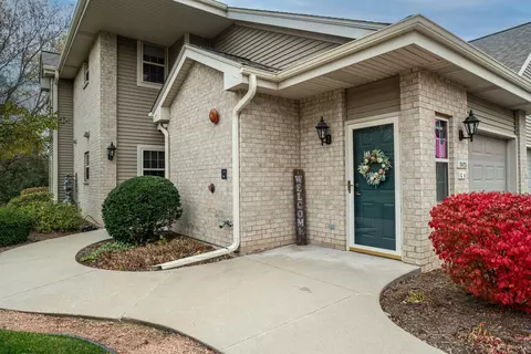 18425 Emerald #G, Brookfield, WI 53045