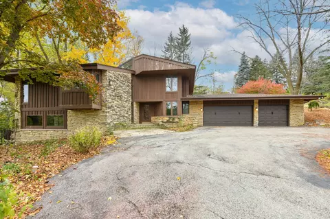 1155 Gray Fox Holw, Brookfield, WI 53045