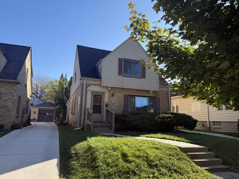 2520 N 70th #2520A, Wauwatosa, WI 53213