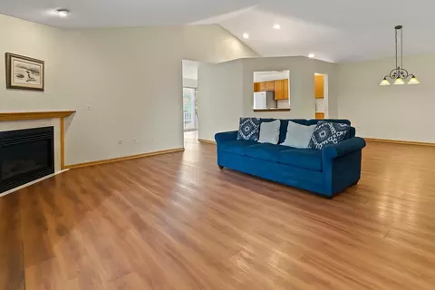 6245 S Creekside #18, Cudahy, WI 53110