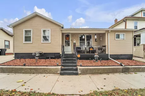 1423 Erie, Racine, WI 53402