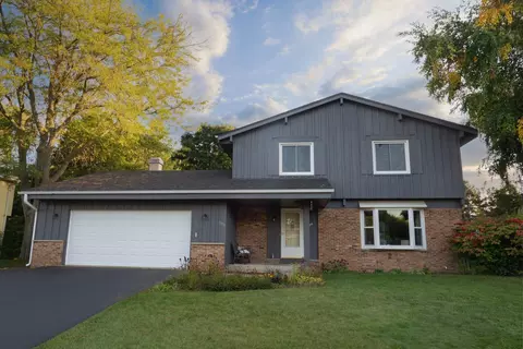 1195 Dorchester, Oconomowoc, WI 53066